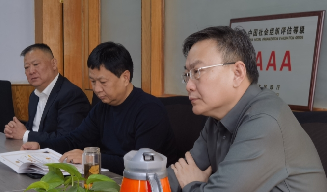 1743044439545429.jpg 领导2.jpg